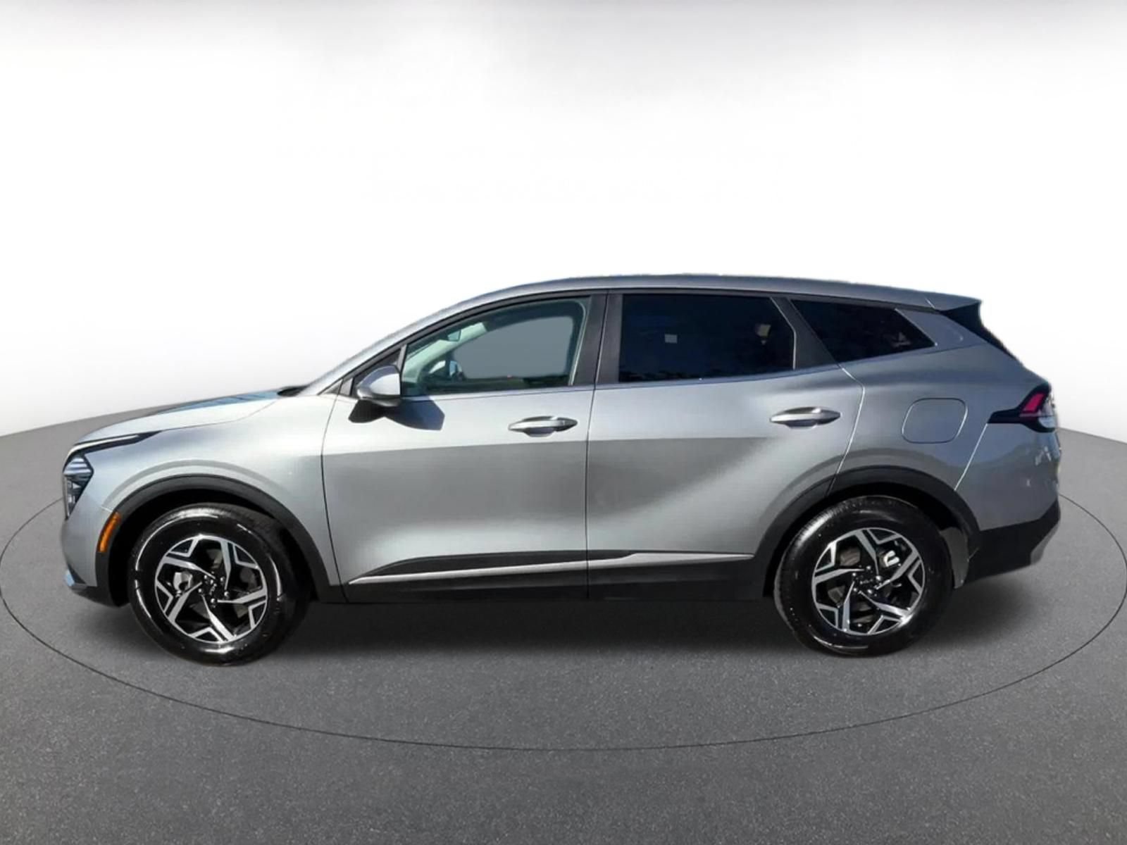 Used 2025 Kia Sportage LX FWD image 9