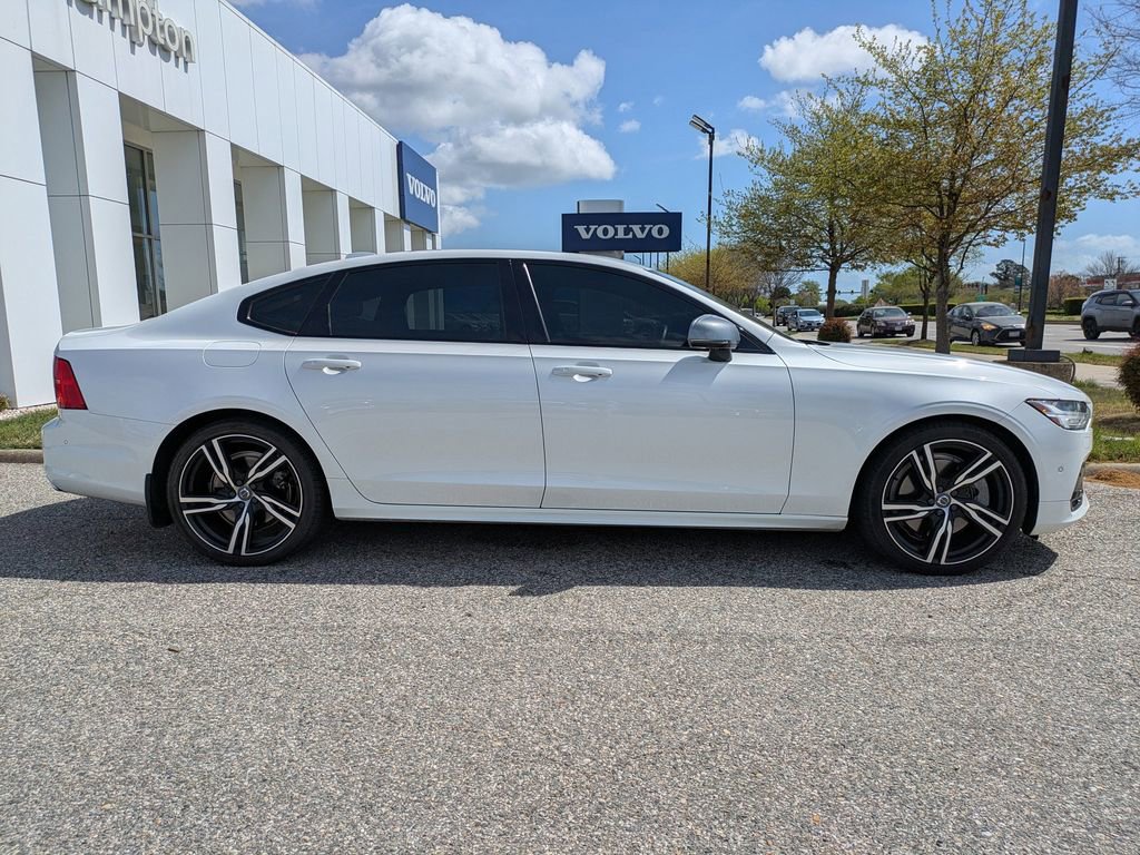 Used 2020 Volvo S90 T6 R-Design image 3