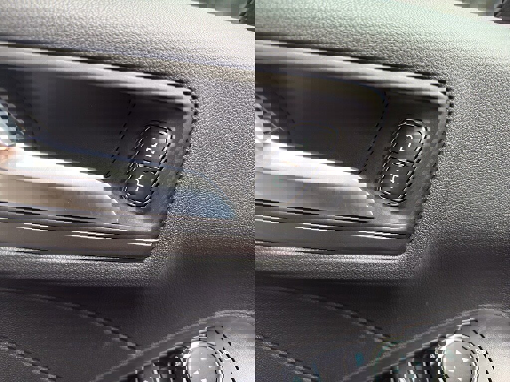 New 2025 Ford Escape SE image 15