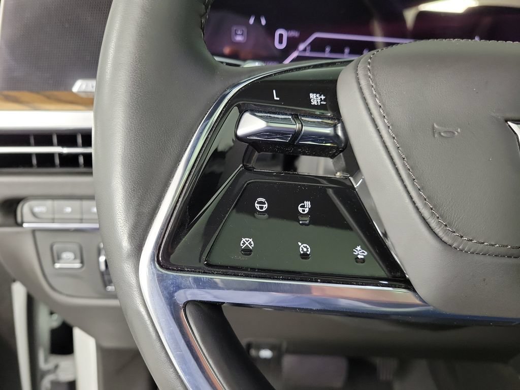 Certified 2025 Cadillac Escalade ESV Sport Platinum w/ LPO, Floor Liner Package AWD/4WD image 23