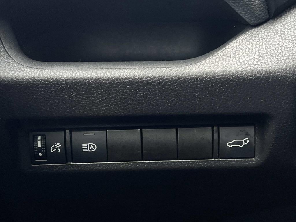 Used 2021 Toyota RAV4 XLE w/ Convenience Package image 32