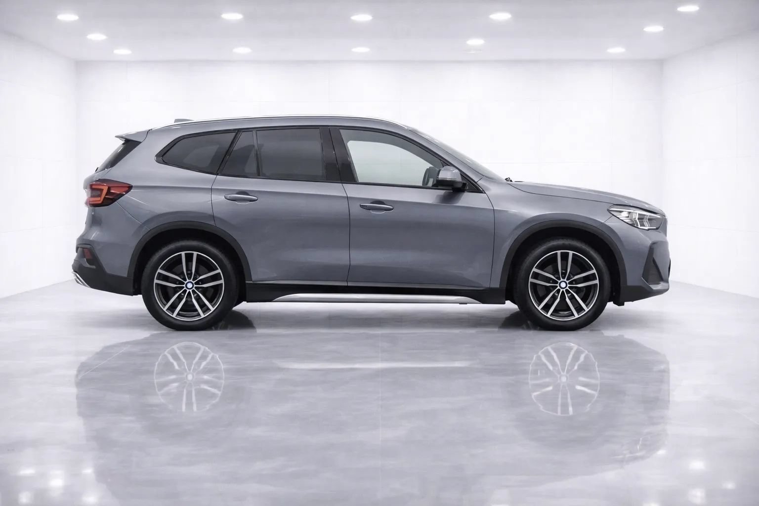 Used 2023 BMW X1 xDrive28i w/ Premium Package AWD/4WD image 6