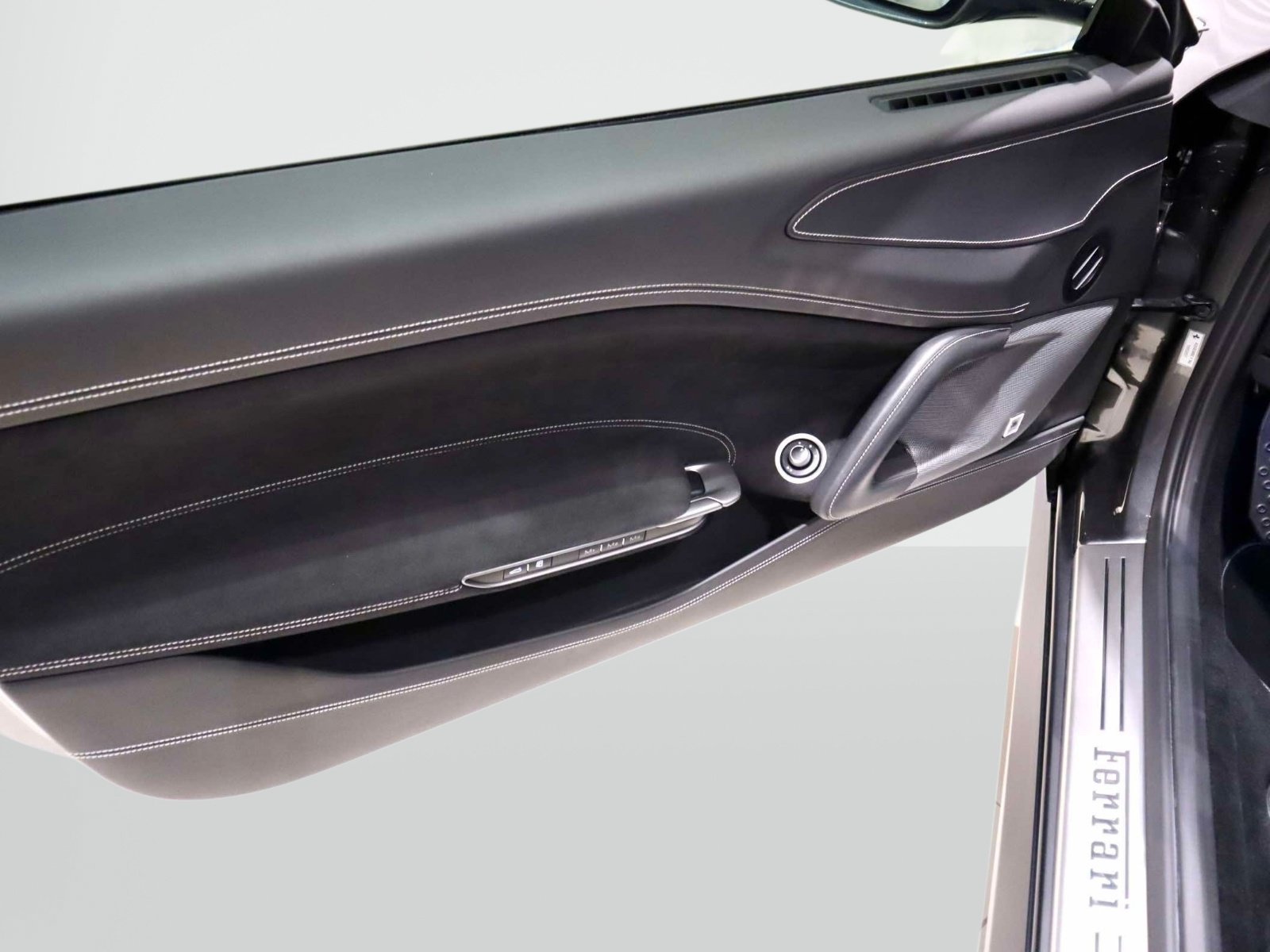 Certified 2019 Ferrari GTC4Lusso AWD/4WD image 23