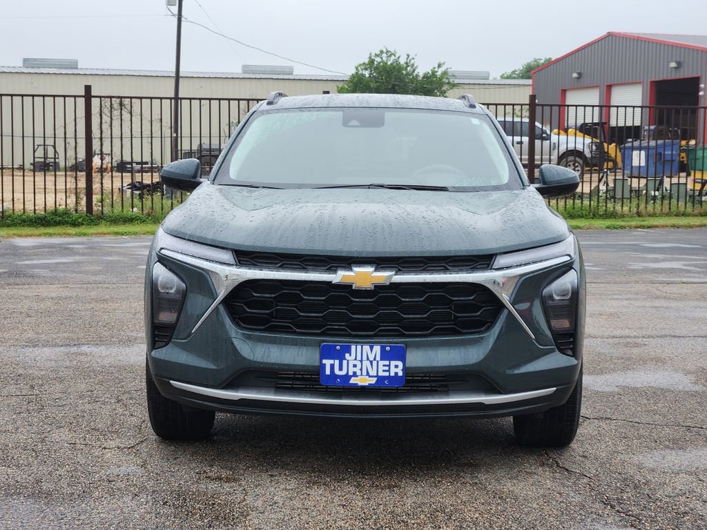 Used 2025 Chevrolet Trax LT FWD image 2