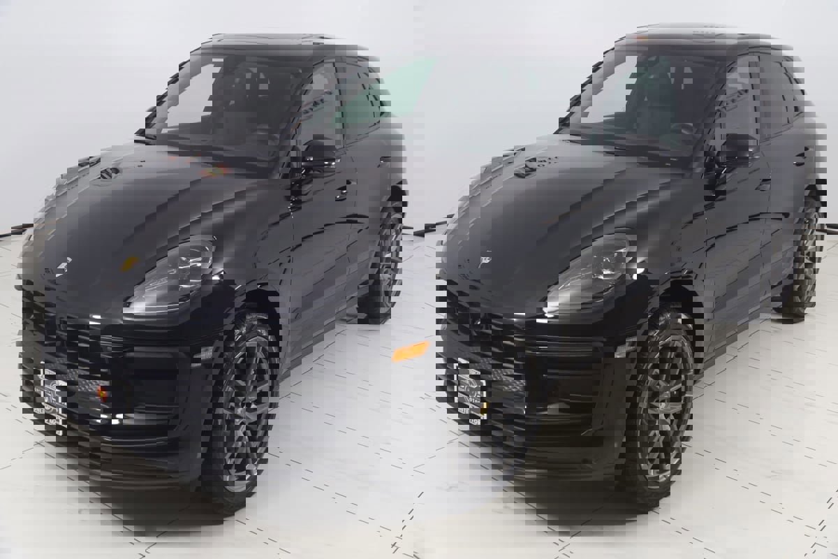 Used 2025 Porsche Macan image 28