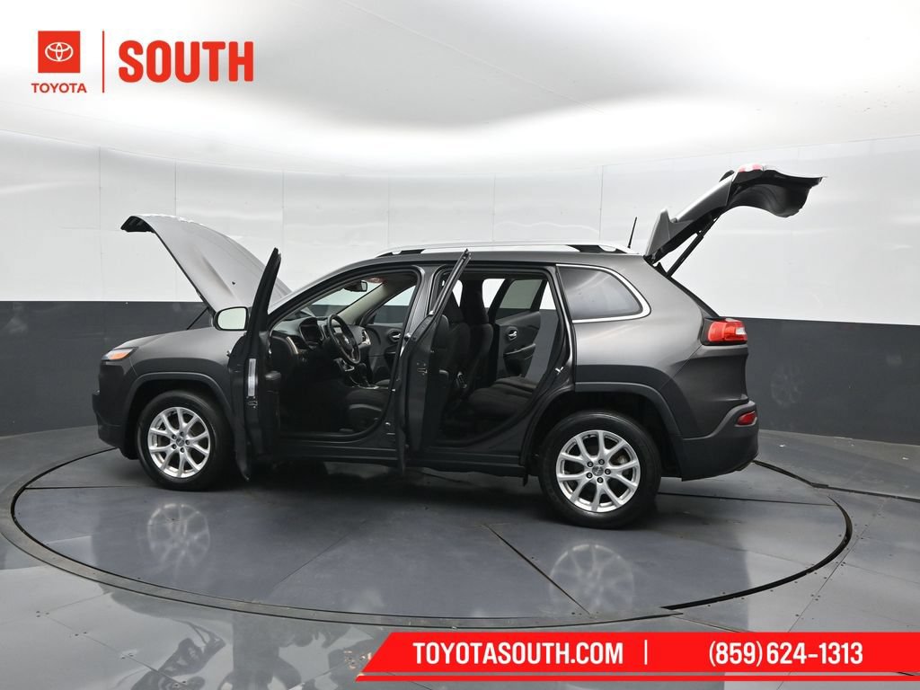Used 2017 Jeep Cherokee Latitude w/ Comfort & Sound Group FWD image 50