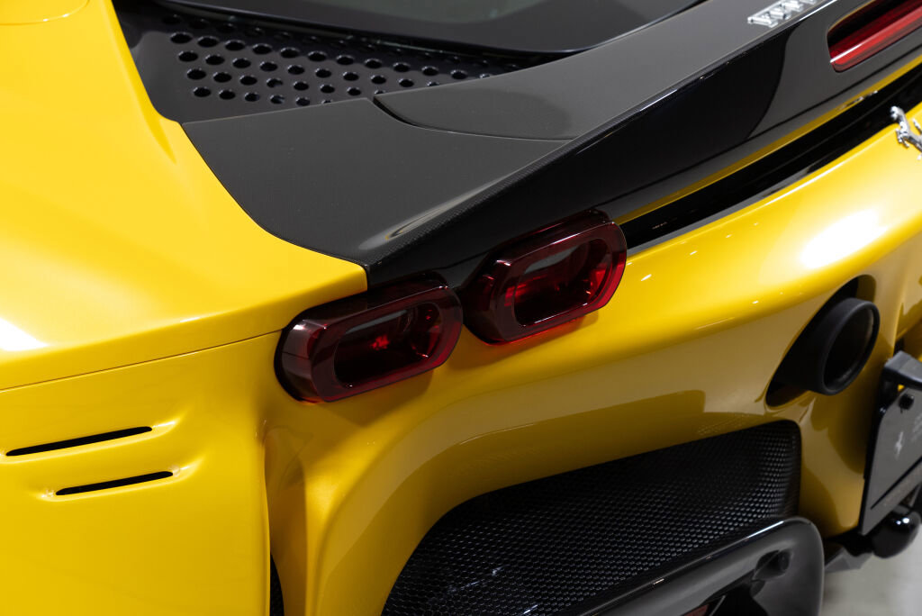 Used 2023 Ferrari SF90 Spider image 21