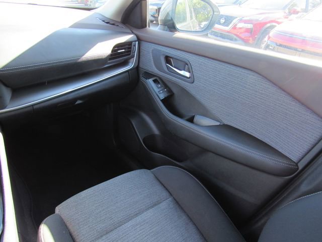 Used 2023 Nissan Rogue SV image 19