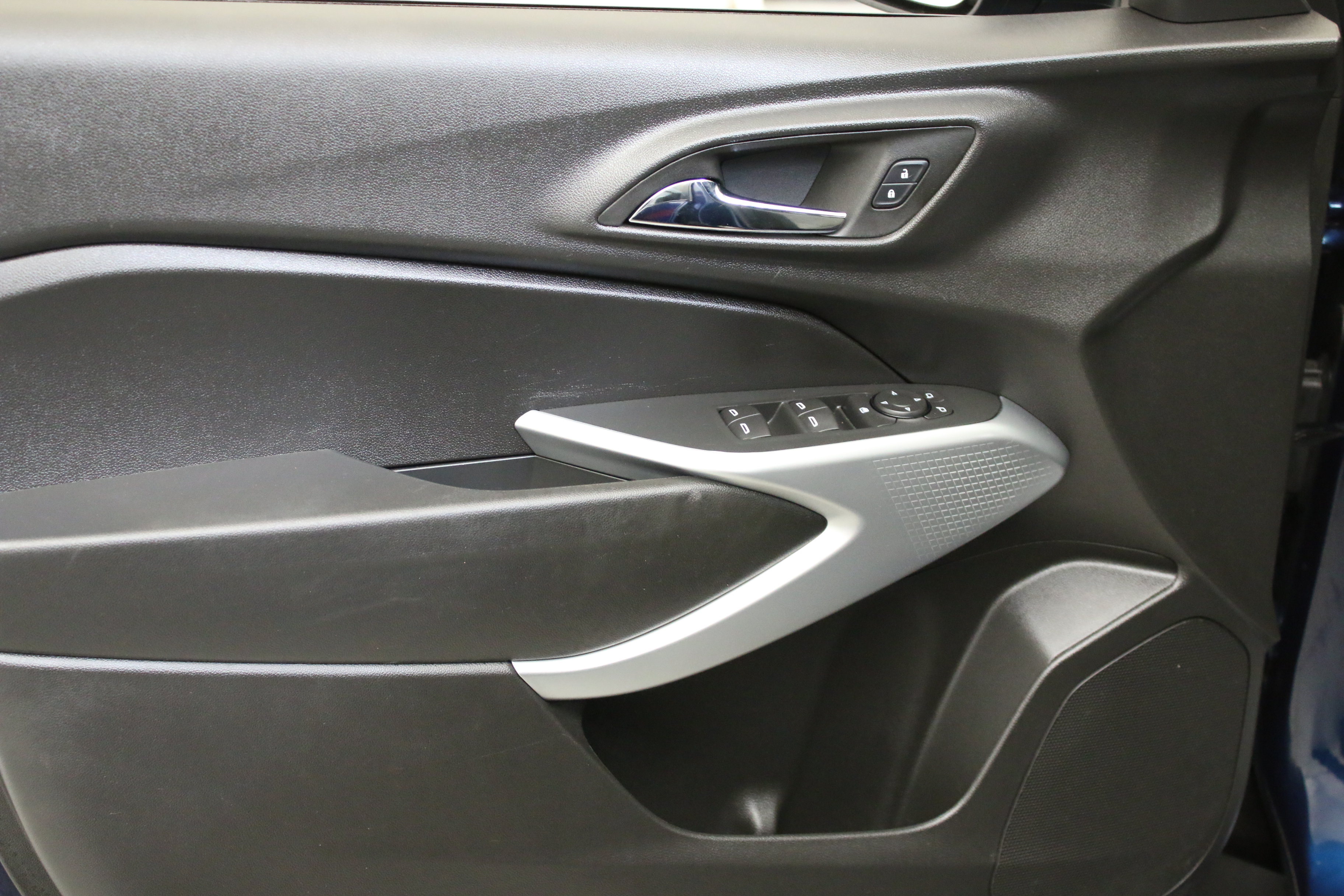 Used 2024 Chevrolet Trax LS FWD image 22