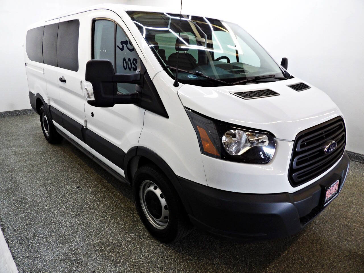Used 2016 Ford Transit 150 XL RWD image 3