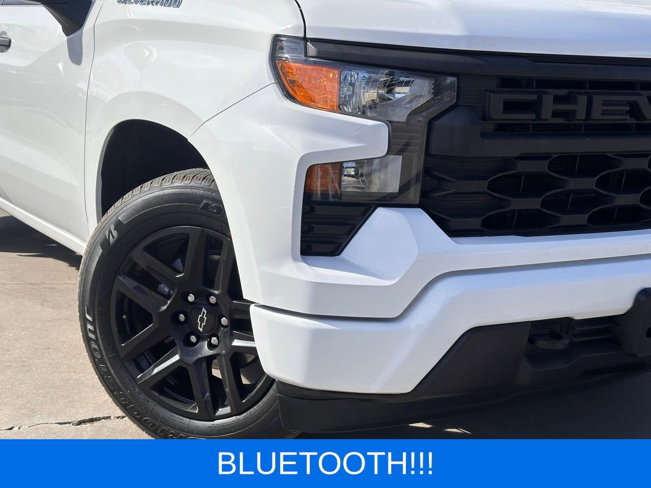 Used 2023 Chevrolet Silverado 1500 Custom image 2