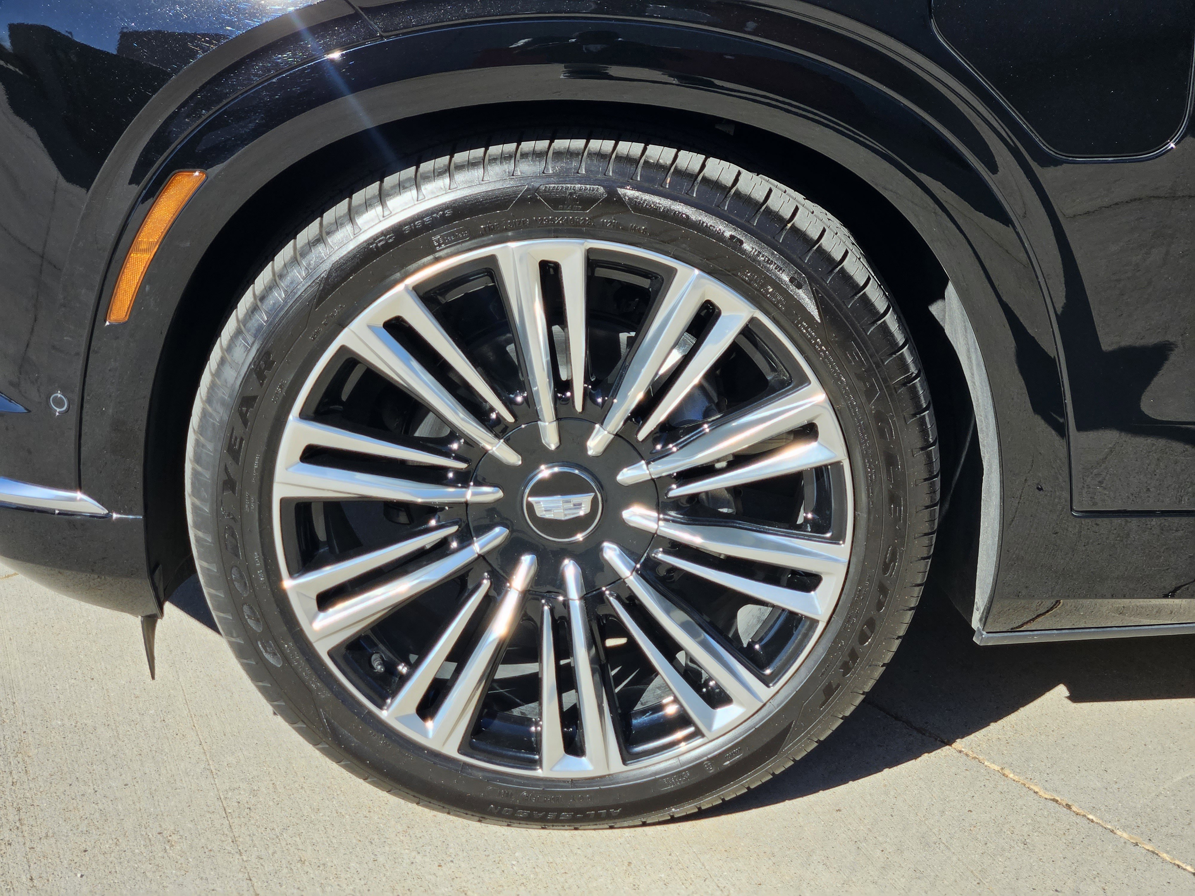 Used 2026 Cadillac Vistiq Premium Luxury image 11