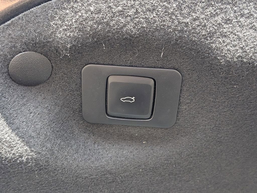 Used 2020 Lincoln MKZ Reserve w/ Elements Package image 16