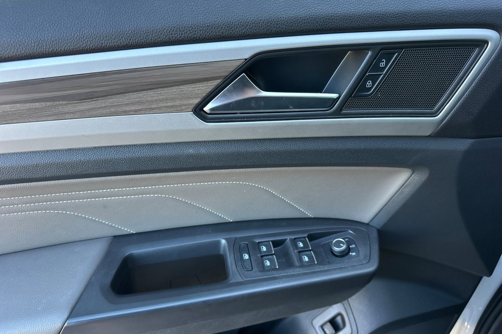 Used 2023 Volkswagen Atlas SEL image 11