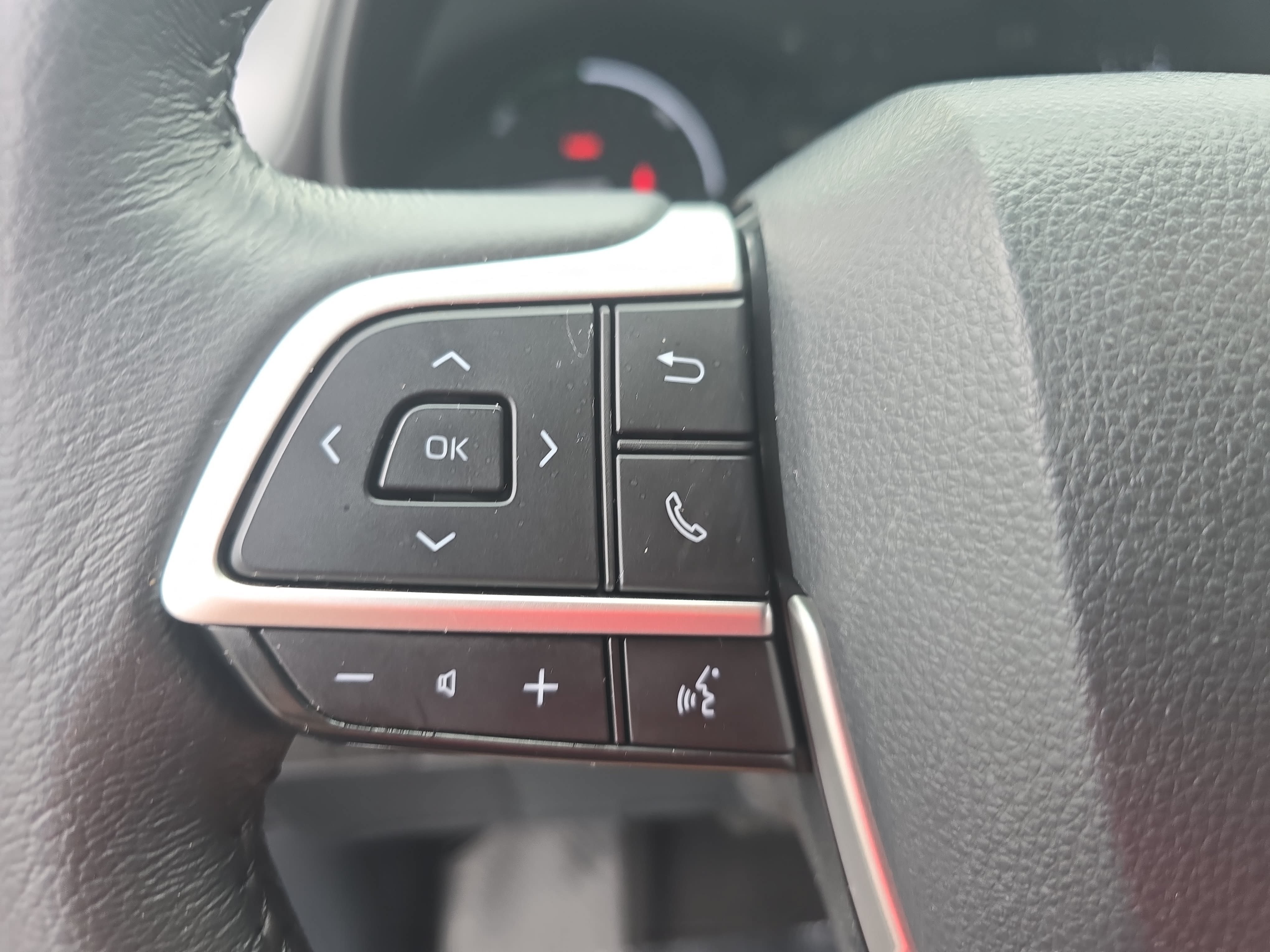 Used 2025 Toyota Sienna XLE FWD image 17