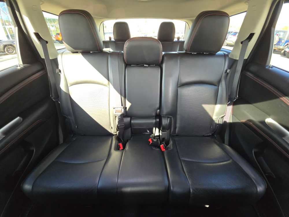 Used 2015 Dodge Journey R/T w/ Flexible Seating Group image 17