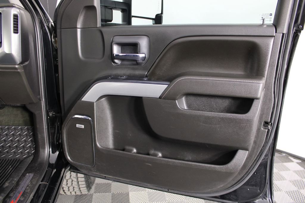 Used 2017 Chevrolet Silverado 2500 LTZ image 36