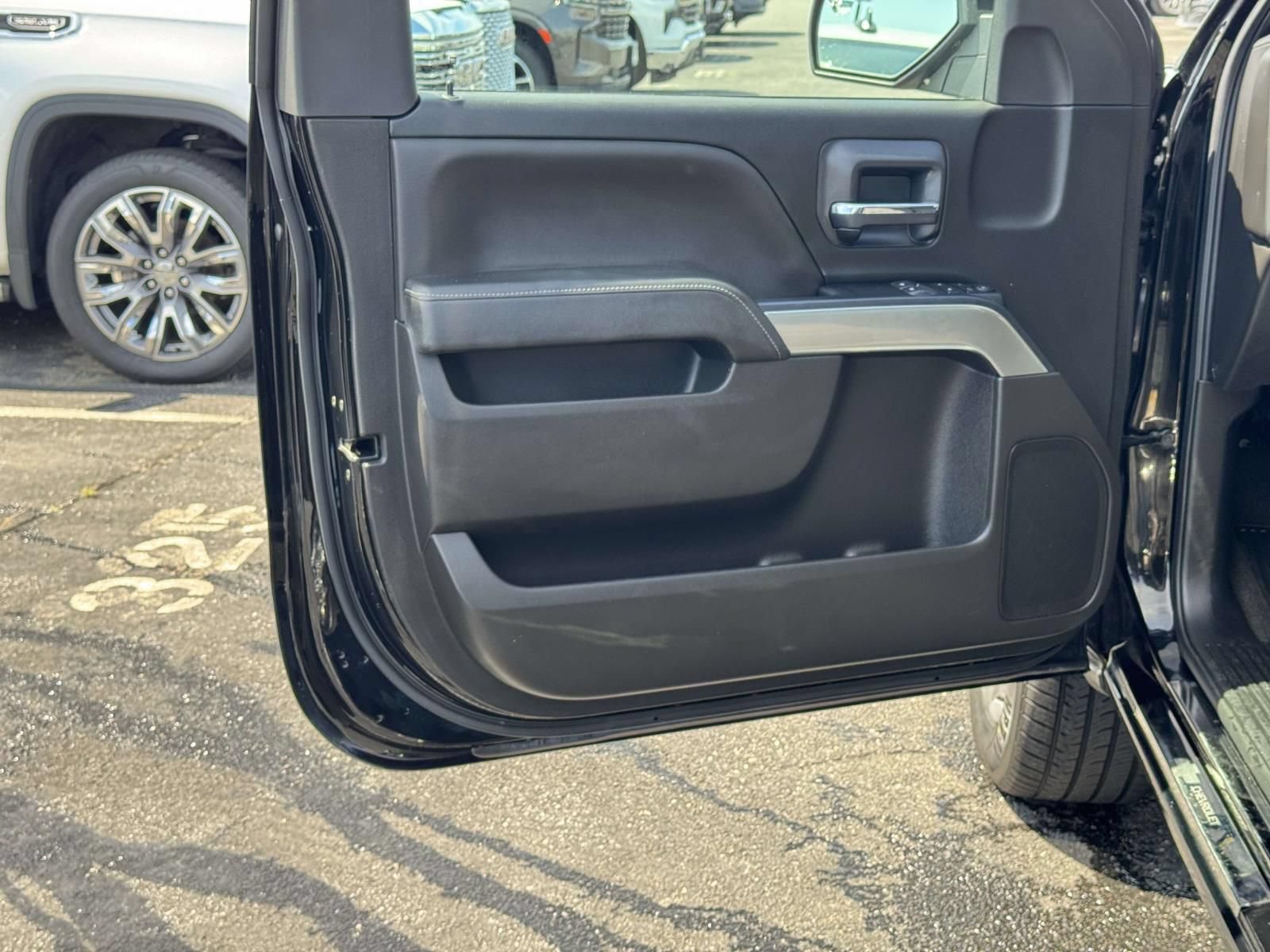 Used 2018 Chevrolet Silverado 1500 LT AWD/4WD image 16