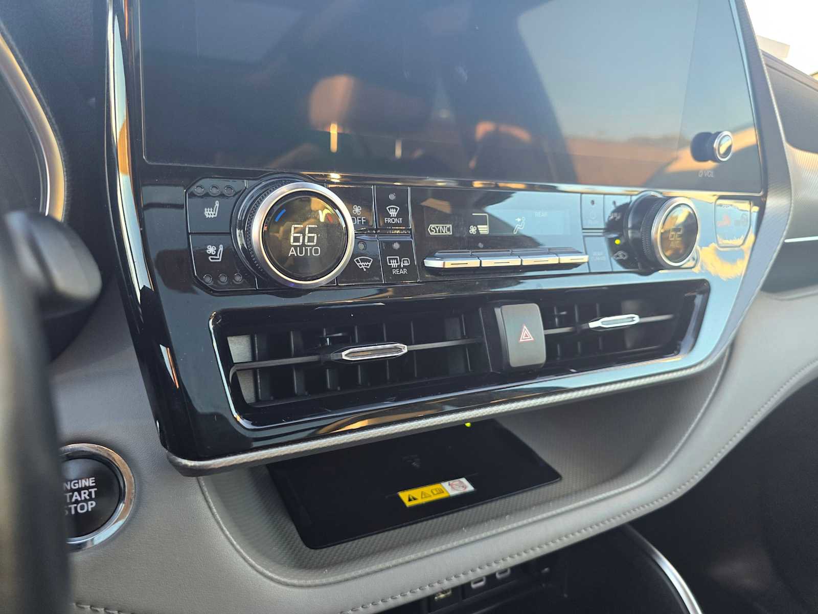 Used 2023 Toyota Highlander Platinum image 32