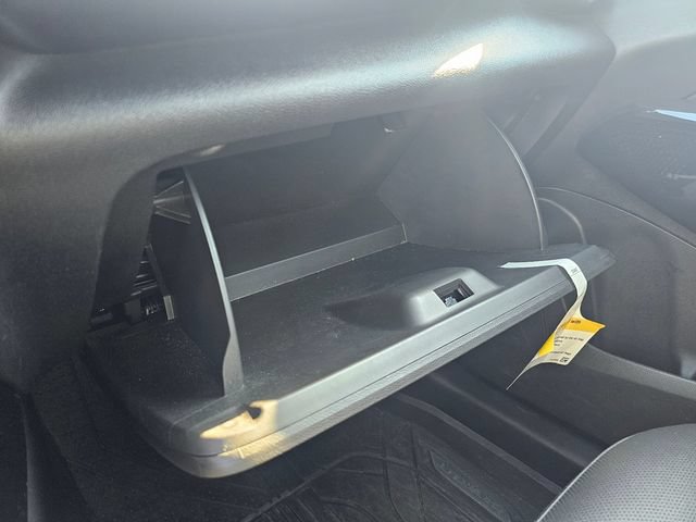 Used 2025 Chevrolet Trax RS w/ Sunroof Package FWD image 20