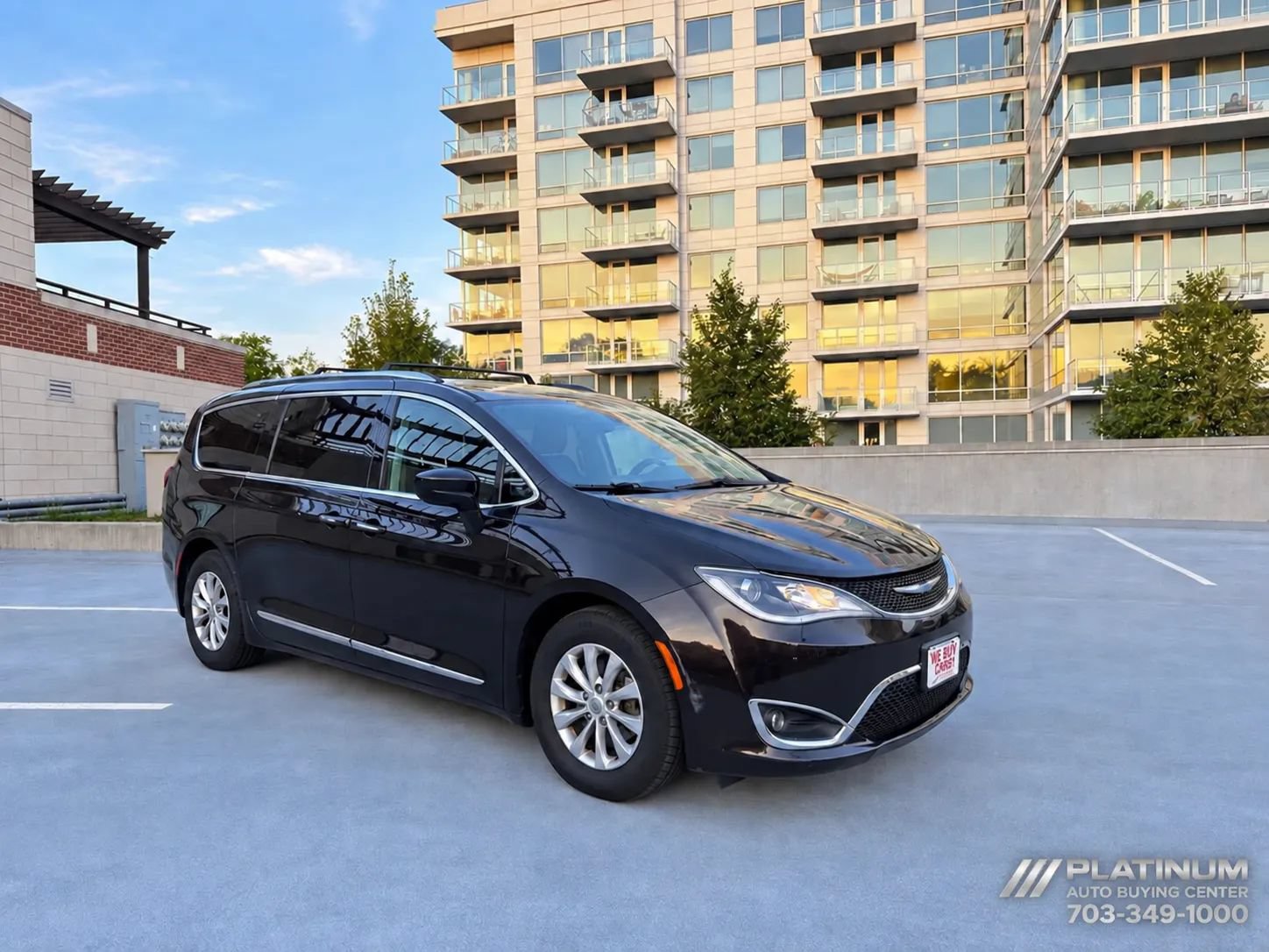 Used 2018 Chrysler Pacifica Touring-L FWD image 8
