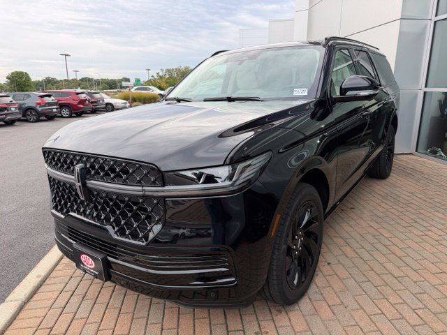 New 2027 Lincoln Navigator L Reserve w/ Jet Appearance Package AWD/4WD image 3