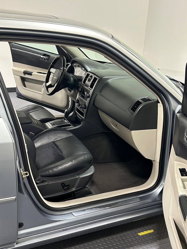 Used 2006 Chrysler 300 SRT8 image 11