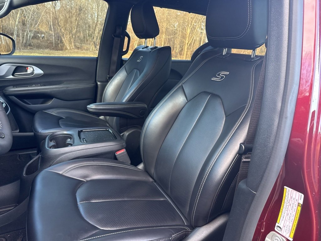 Used 2023 Chrysler Pacifica Touring-L w/ S Appearance Package image 14