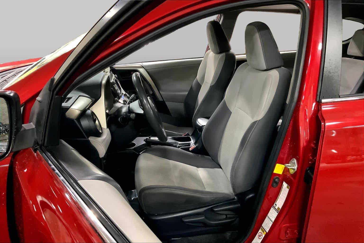 Used 2013 Toyota RAV4 XLE AWD/4WD image 8