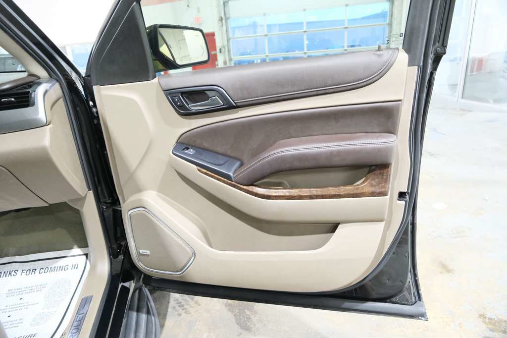 Used 2018 Chevrolet Suburban LT RWD image 35