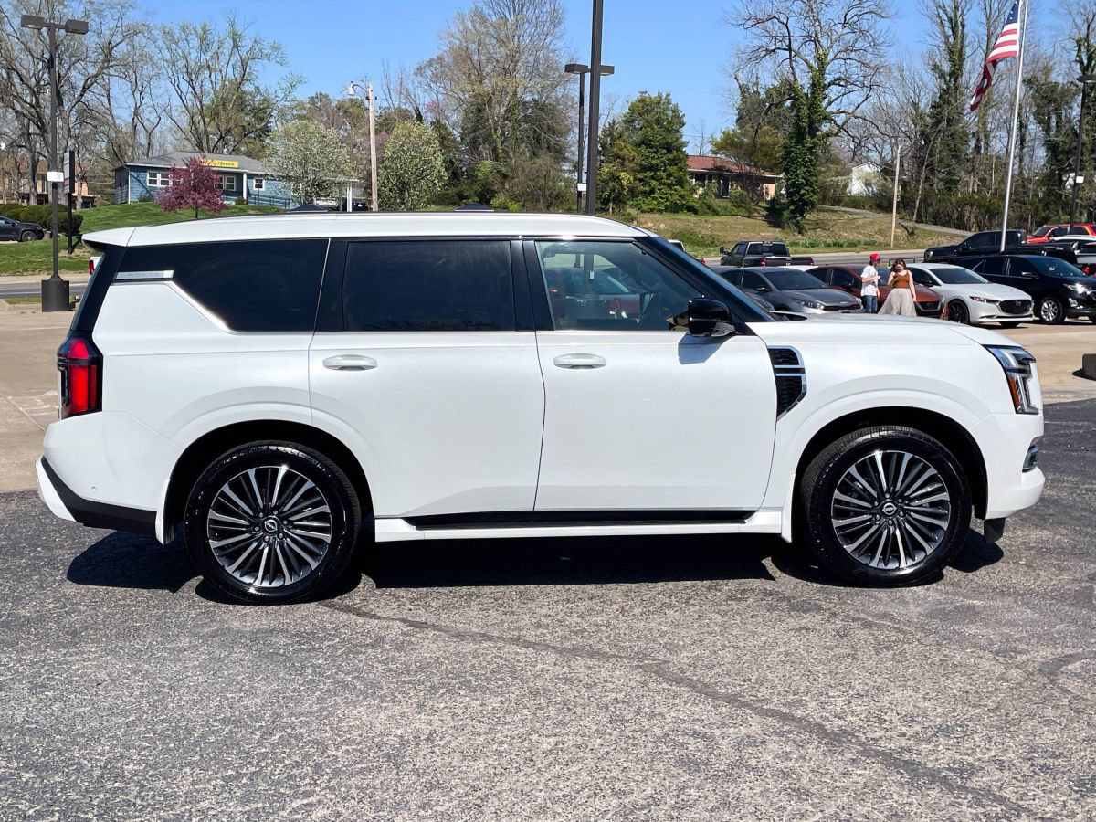 Used 2025 Nissan Armada Platinum Reserve AWD/4WD image 4