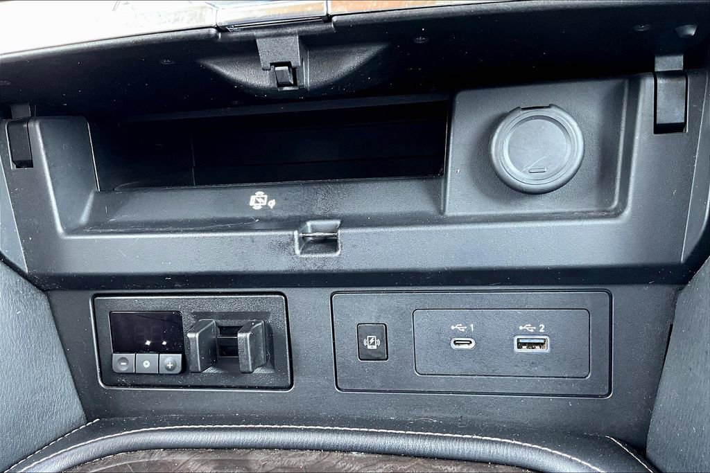 Used 2023 Nissan Armada Platinum w/ Captain's Chairs Package image 16