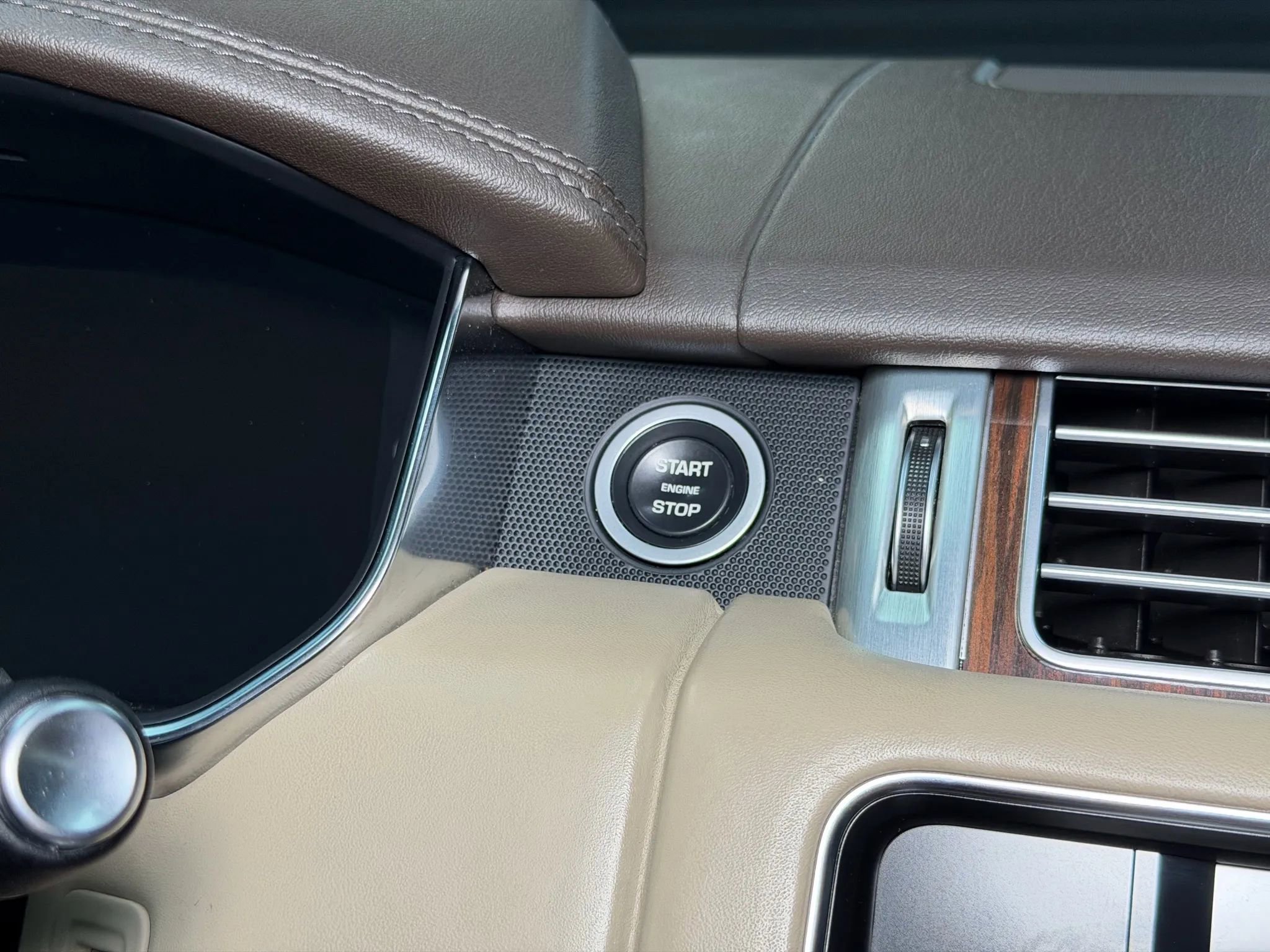 Used 2016 Land Rover Range Rover HSE image 44