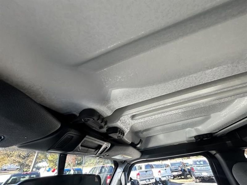 Used 2024 Jeep Gladiator Sport AWD/4WD image 19