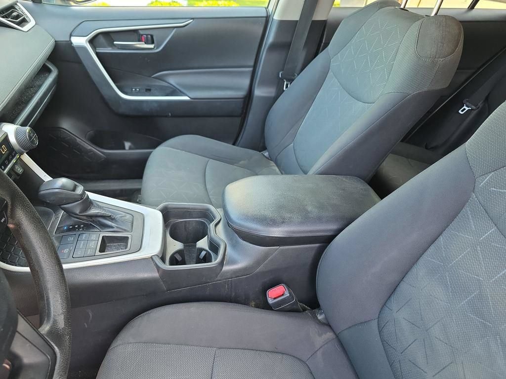 Used 2021 Toyota RAV4 XLE AWD/4WD image 16