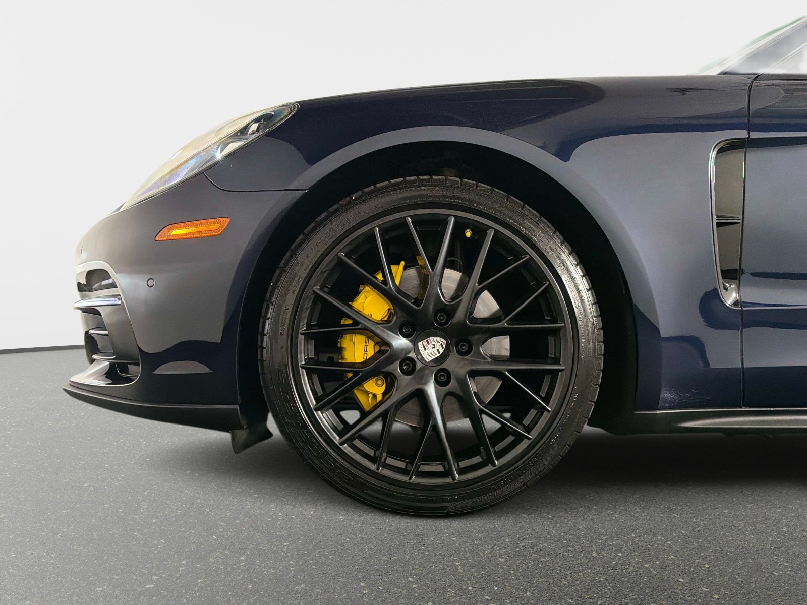 Used 2017 Porsche Panamera 4 AWD/4WD image 20