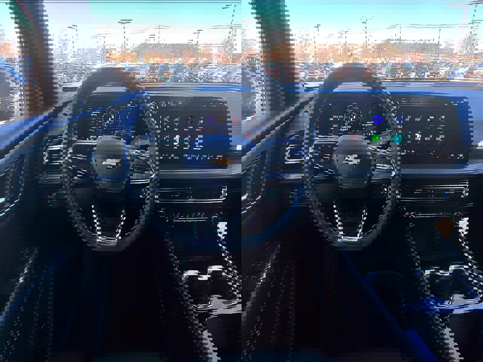 Used 2025 Chevrolet Traverse LT image 17