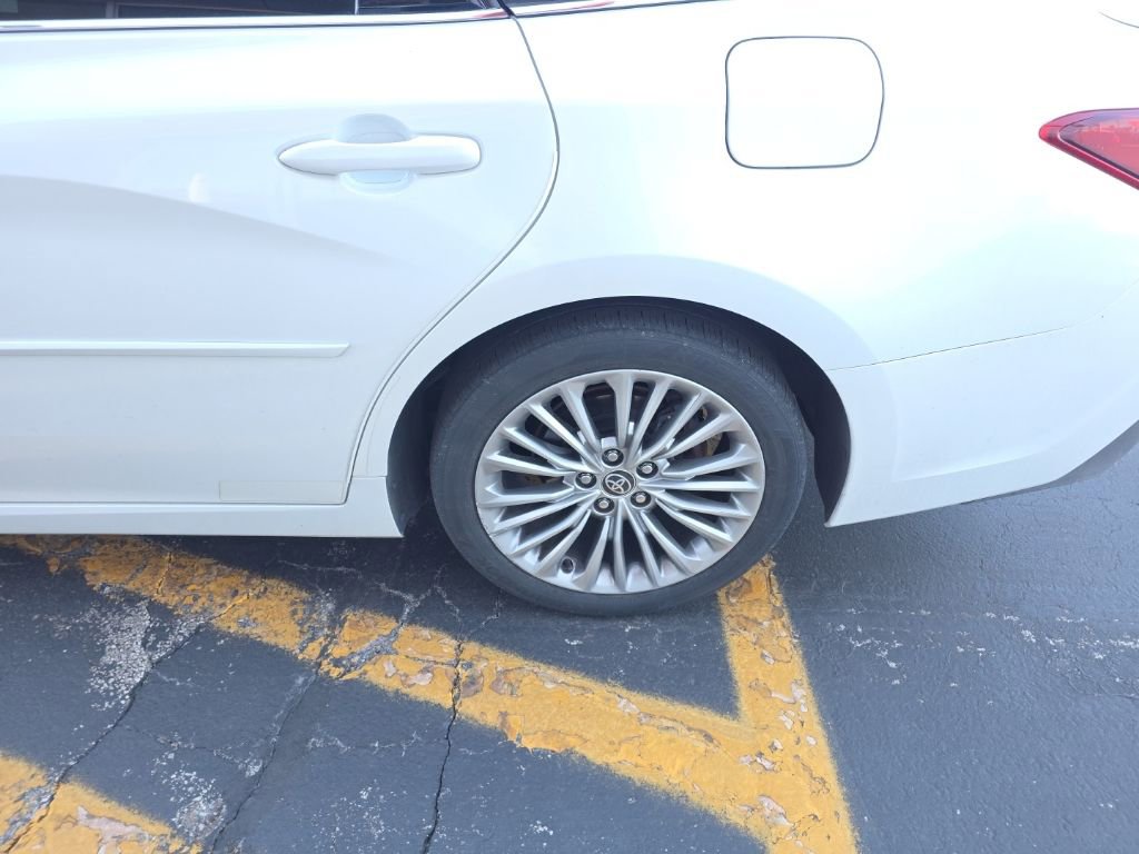 Used 2022 Toyota Avalon Limited w/ Advanced Safety Package image 11