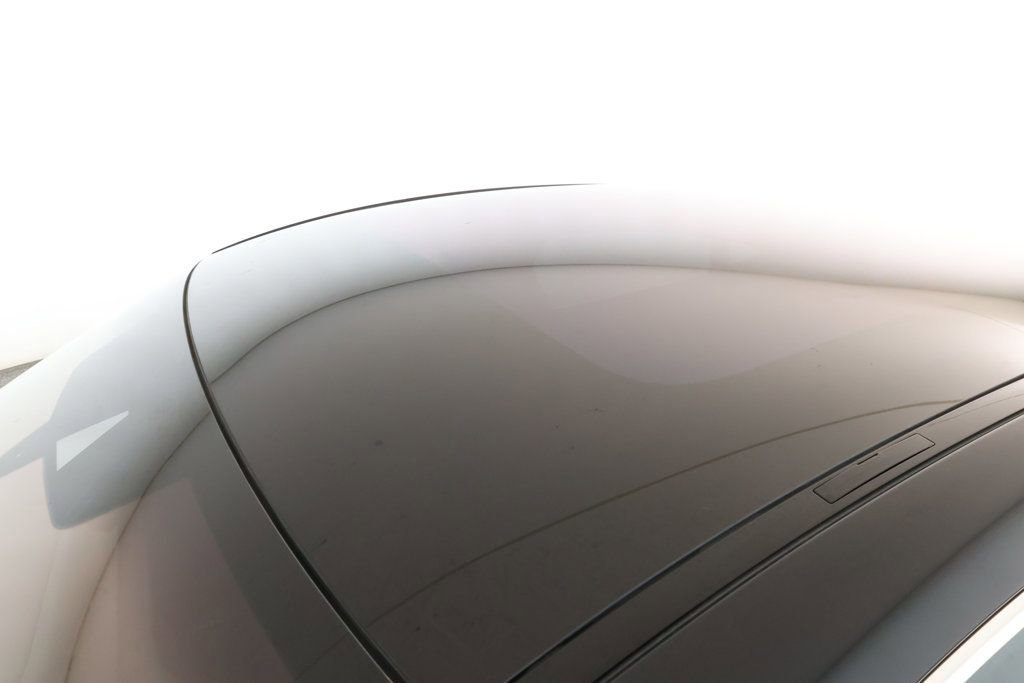 Used 2022 Porsche Taycan 4S image 8