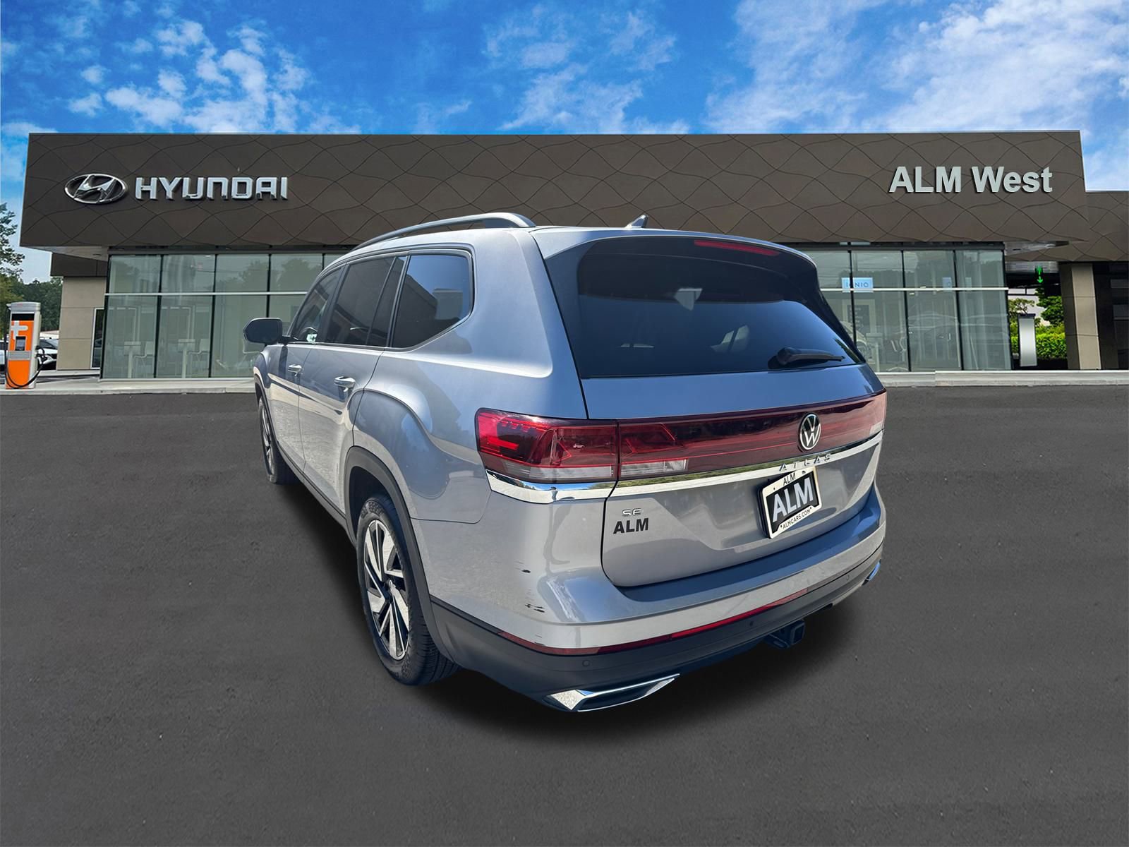 Used 2025 Volkswagen Atlas SE image 7