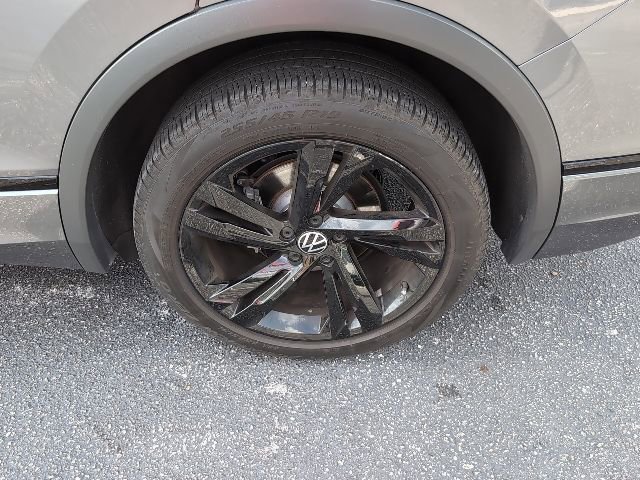 Used 2023 Volkswagen Tiguan SE R-Line image 7