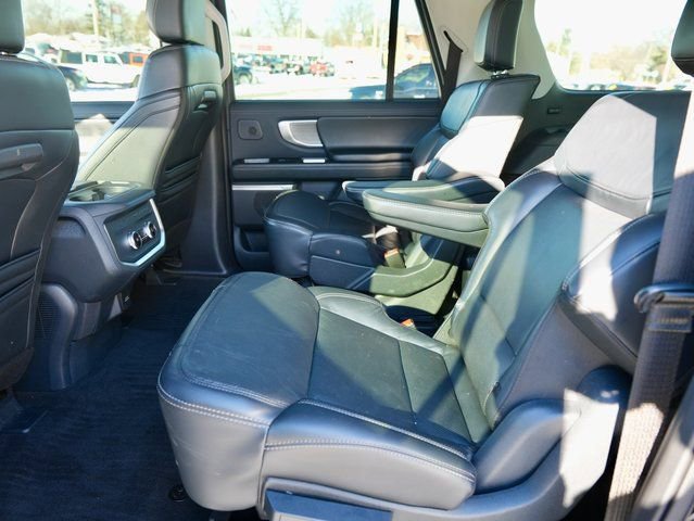 Used 2025 Ford Expedition Max Platinum w/ Driver's Package image 11
