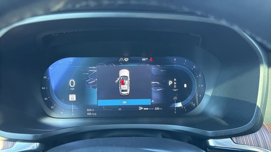 Used 2025 Volvo V60 B5 Cross Country Plus image 26