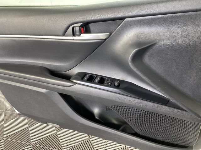 Used 2019 Toyota Camry SE FWD image 22