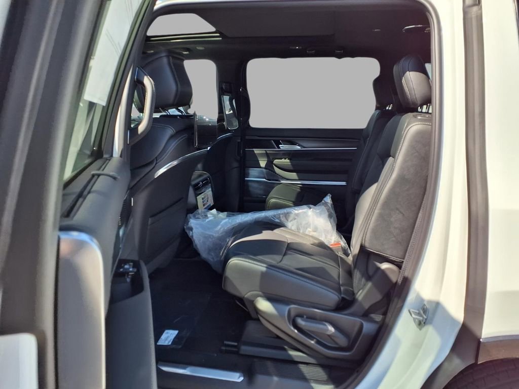 New 2026 Jeep Grand Wagoneer Summit AWD/4WD image 26