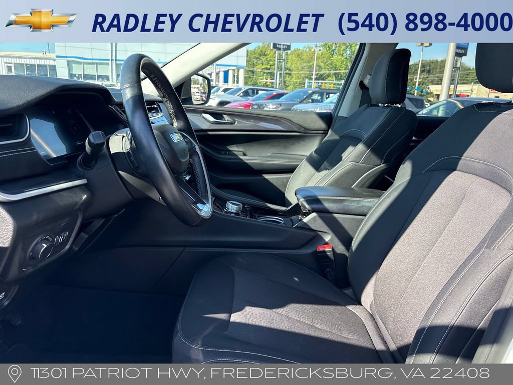 Used 2021 Jeep Grand Cherokee L Laredo w/ Luxury Tech Group I AWD/4WD image 3