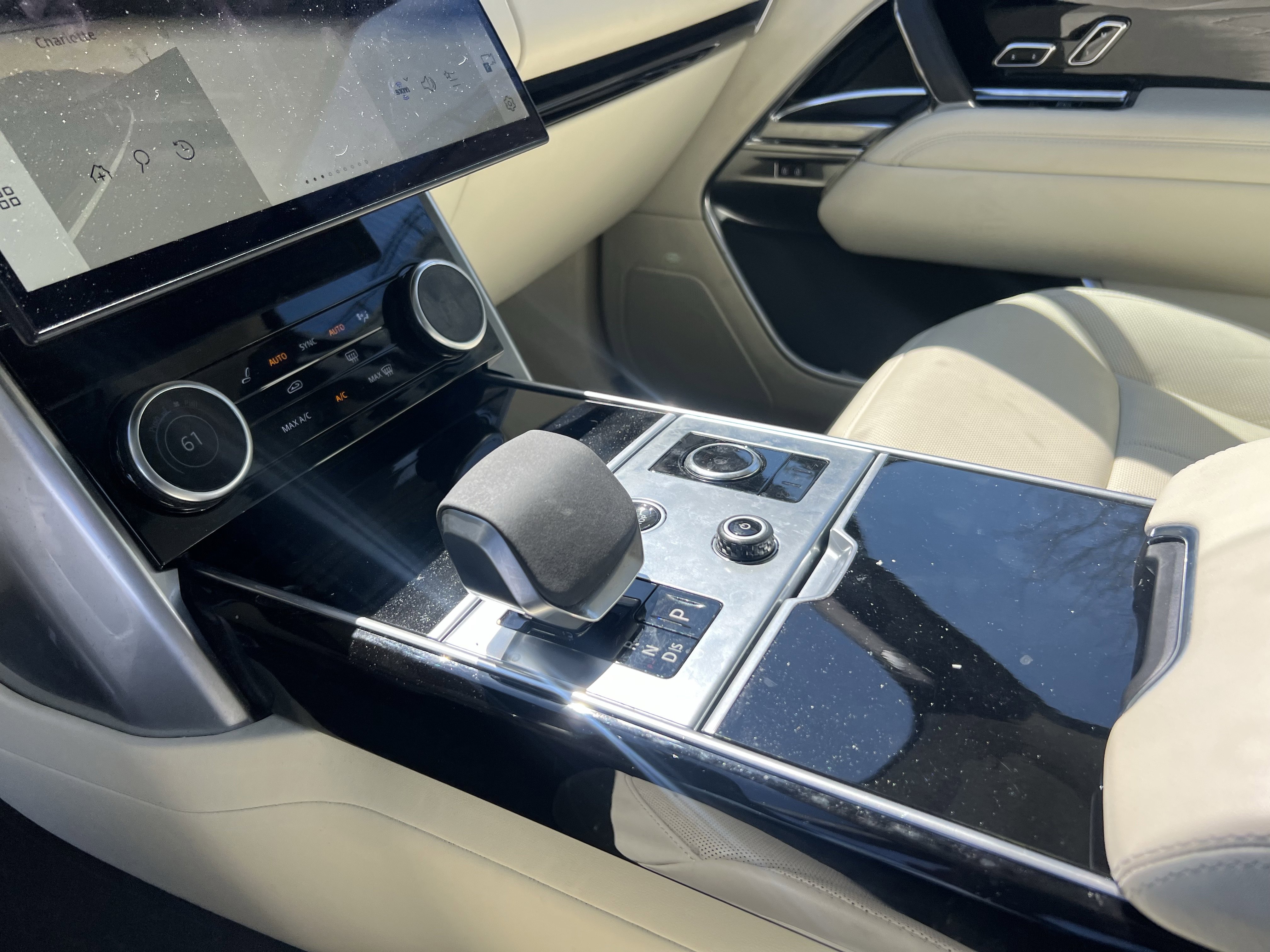 Certified 2023 Land Rover Range Rover Long Wheelbase SE image 23