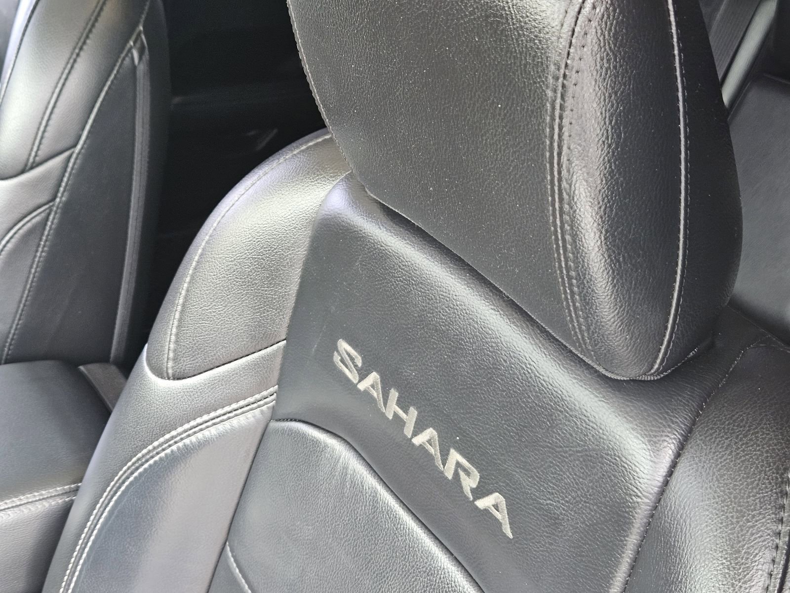 Used 2018 Jeep Wrangler Unlimited Sahara AWD/4WD image 32