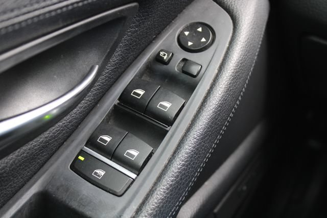 Used 2012 BMW 528i xDrive Sedan AWD/4WD image 31