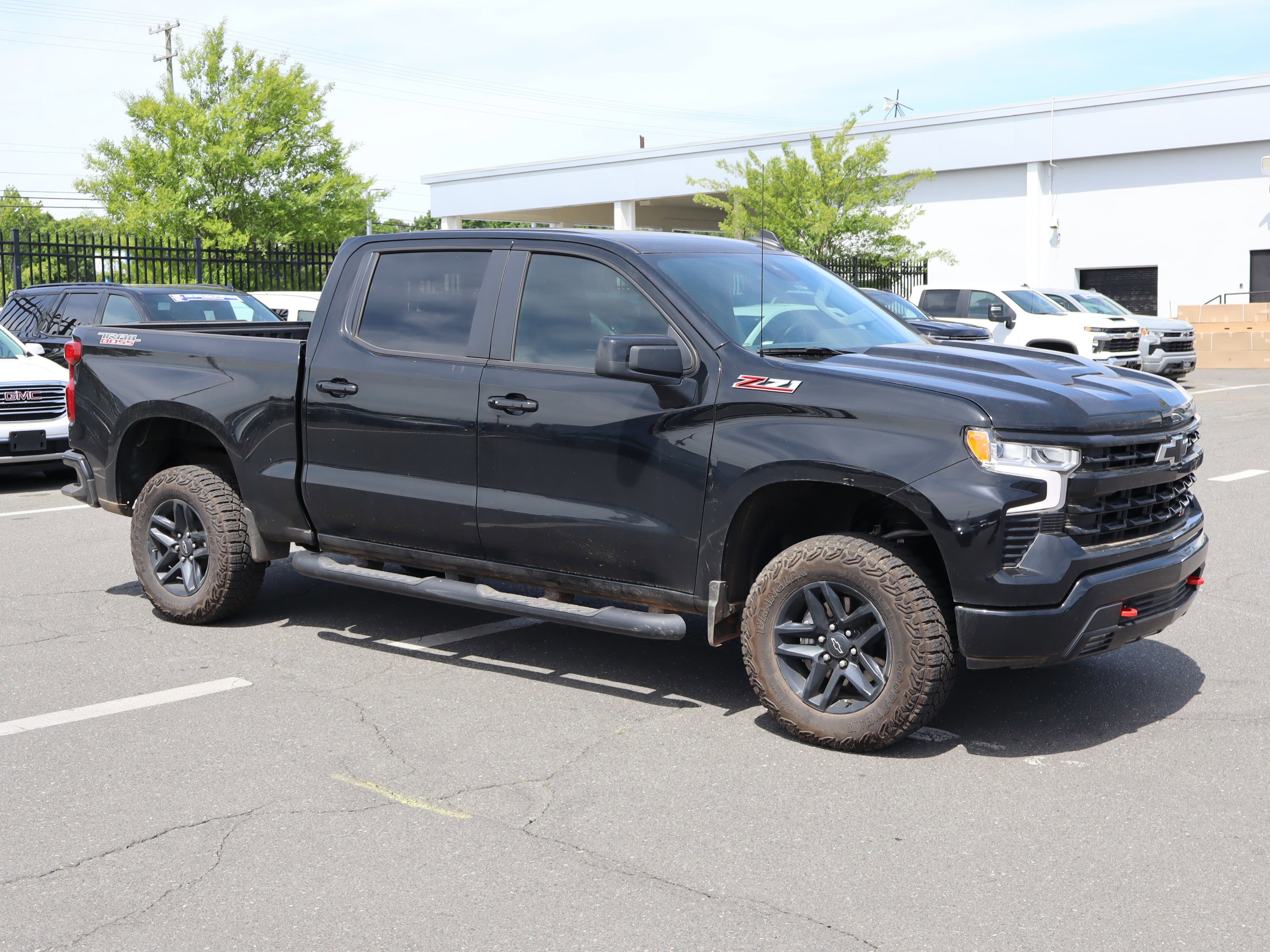Used 2024 Chevrolet Silverado 1500 LT Trail Boss w/ Convenience Package II AWD/4WD image 2